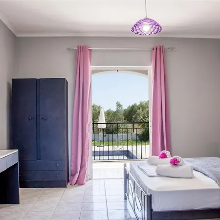 Brunswick Private Complex. Villa *
